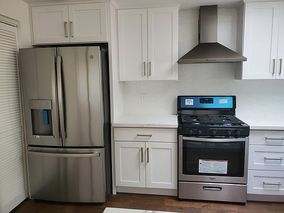 4th image of 605 131st Ave NE