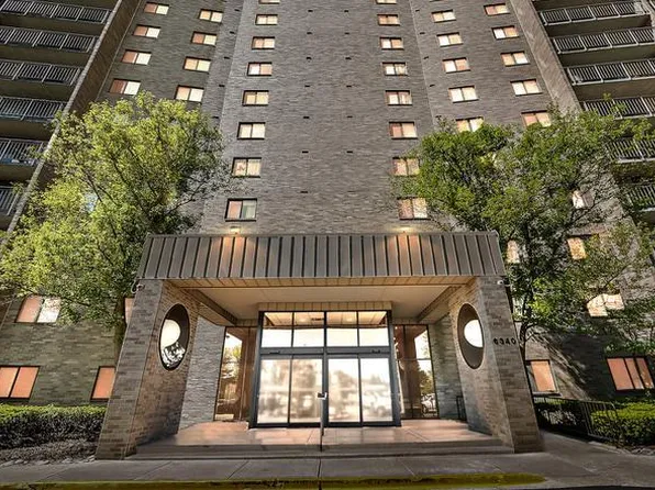 6340 Americana Dr APT 319, Willowbrook, IL 60527