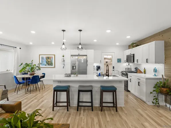 411 Palmbark St, Vista, CA 92083