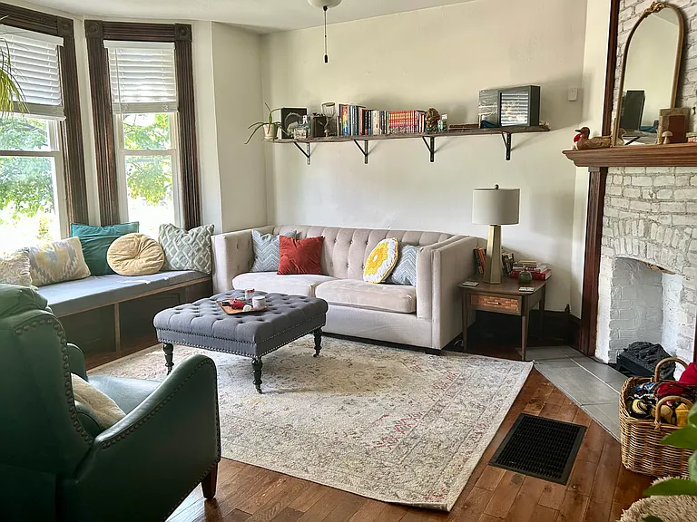879 Oakwood Ave — Photo 3