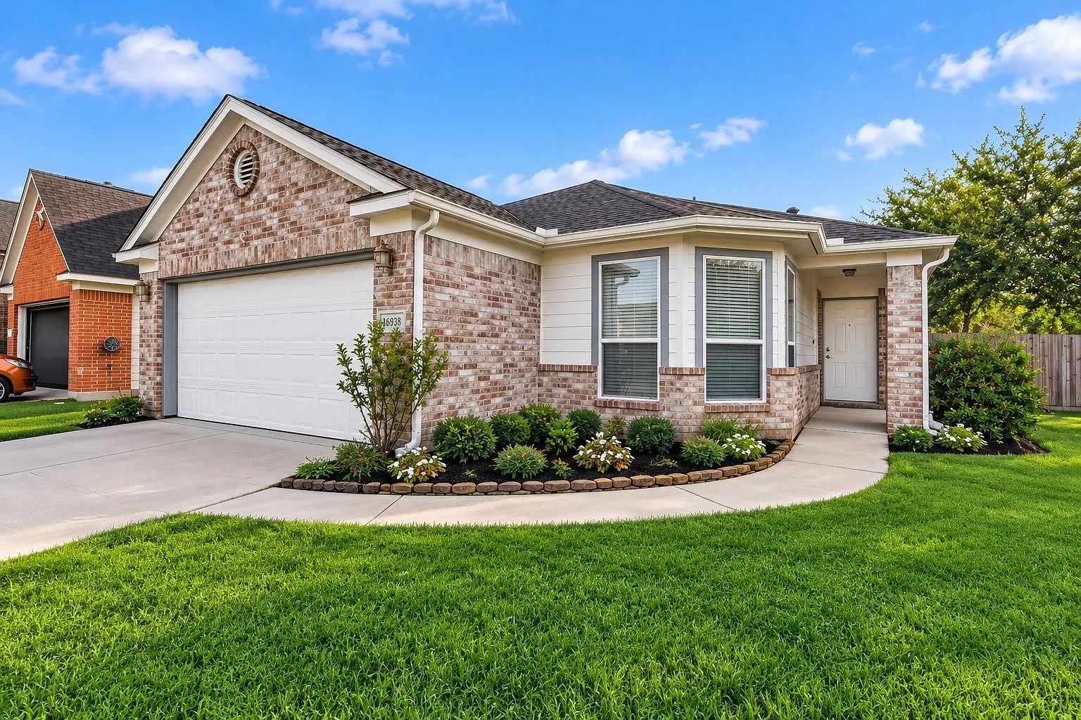 3 bed, 2.0 bath, 1760 sqft, $1,850 — Photo 2