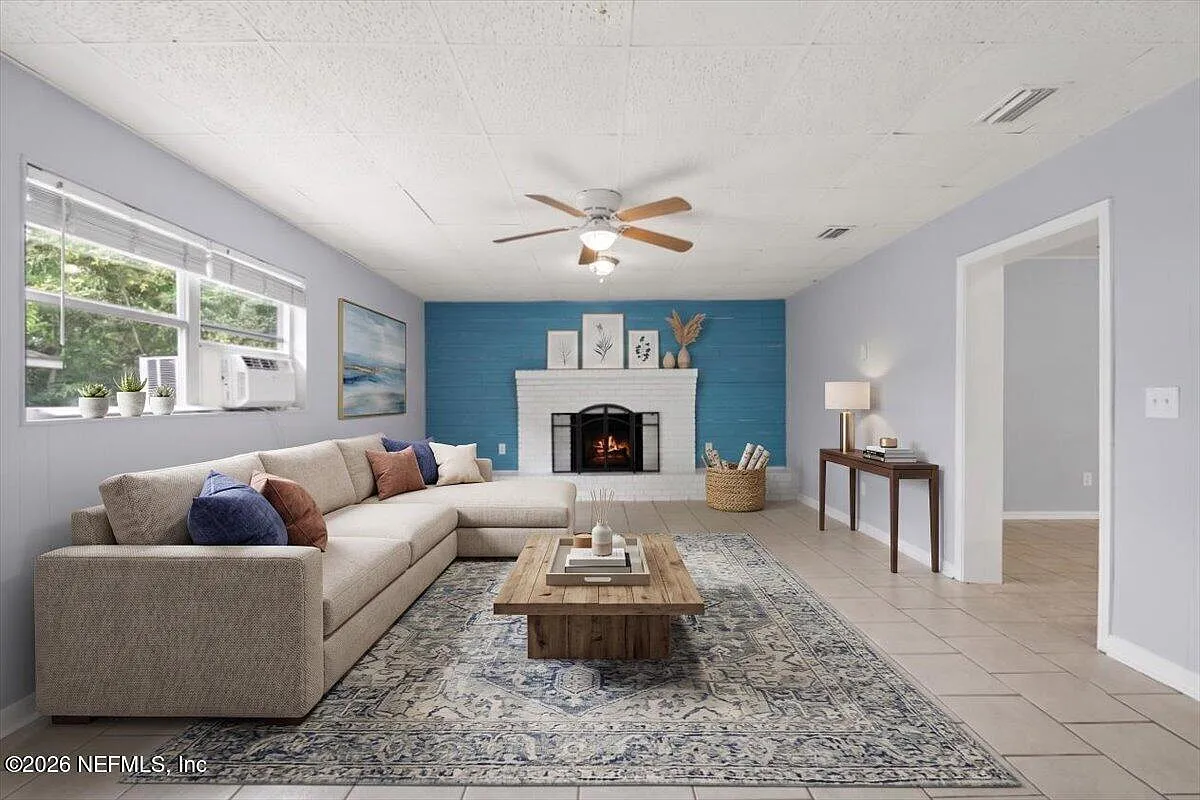 4 bed, 2.0 bath, 1544 sqft, $2,395 — Photo 4