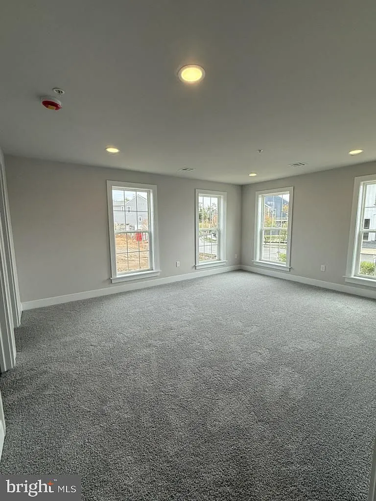 4 bed, 3.0 bath, 2165 sqft, $2,675 — Photo 2