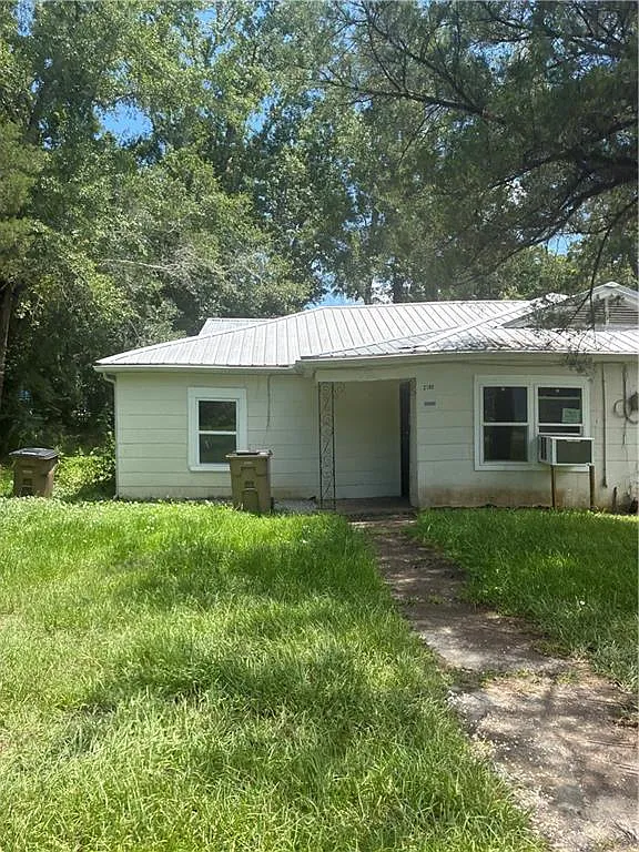 2 bed, 1.0 bath, 1858 sqft, $850 — Photo 1