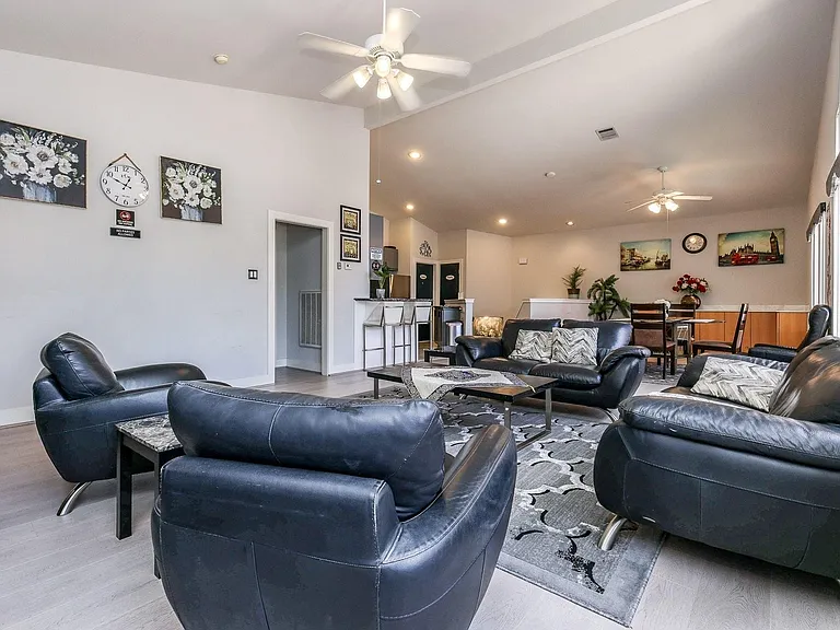 9715 Riddlewood Ln — Photo 15