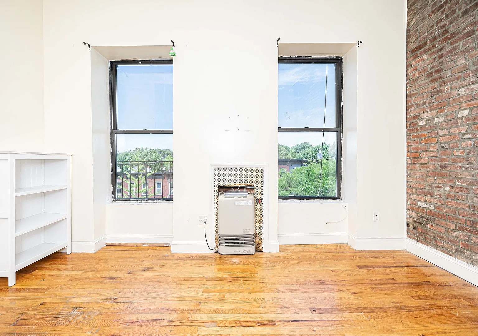 346 Gates Avenue — Photo 2
