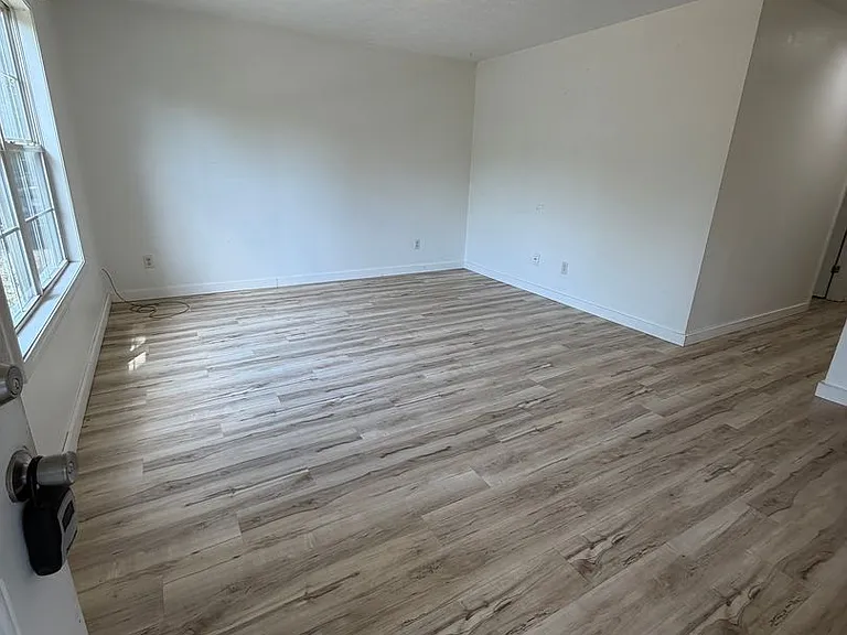 4031 White Oak Rd — Photo 4