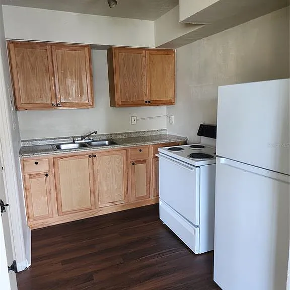 2219 Highland St S #7 — Photo 3