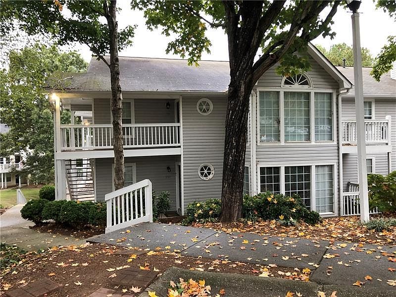 1st image of 802 Countryside Ln SE