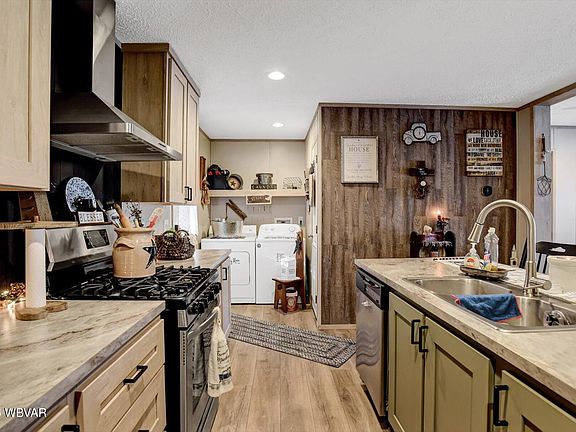 5th image of 45 Tree Line Ln