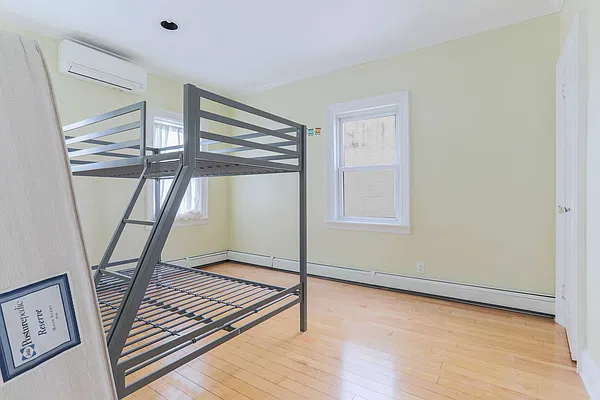 Sold by Momentum Real Estate LLC | media 8