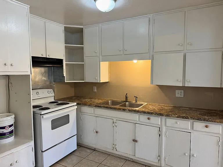 1502 Parkdale Dr — Photo 5