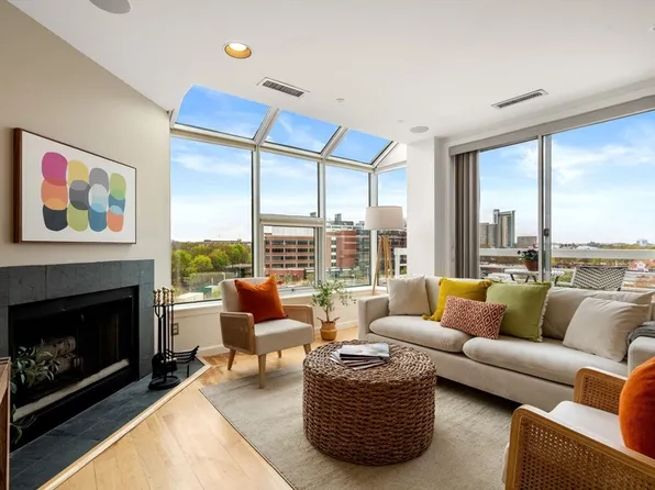 20 Chestnut St Unit Penthouse 602, Cambridge, MA 02139