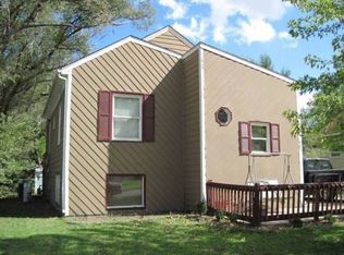 903 Willow Dr, Salina, KS 67401