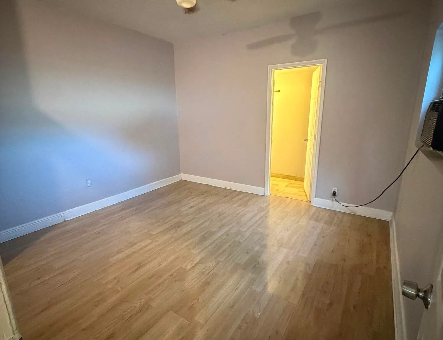 2 bed, 1.0 bath, 566 sqft, $1,900 — Photo 4