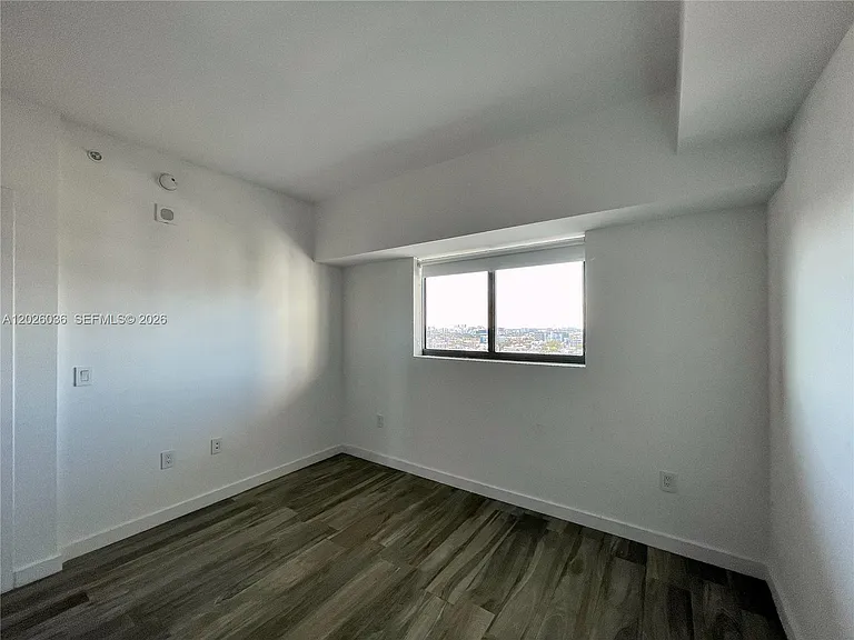 460 NE 28th St #2005 — Photo 14