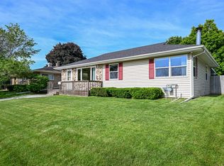 628 Echo Ln, Racine, WI 53406