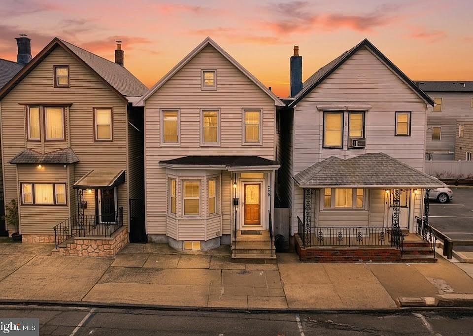 1st image of 209 Hamilton St