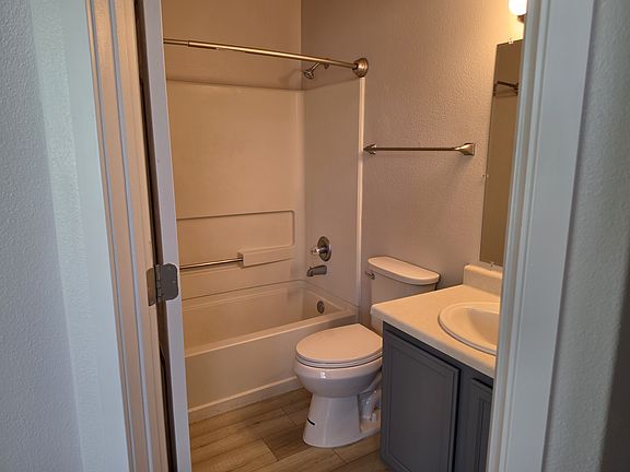 5th image of 2985 Emerald Cir