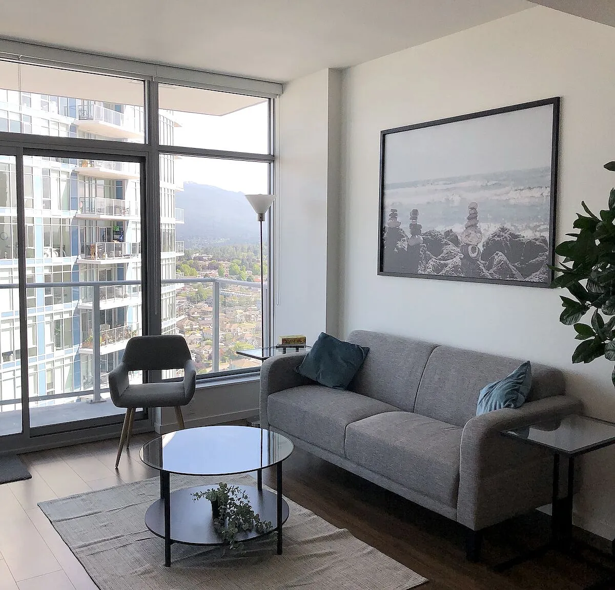 2 bed, 700 sqft, $2,790 — Photo 4