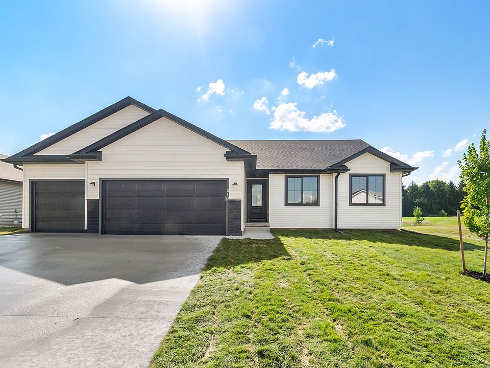 1st image of 218 NE Wildflower Dr