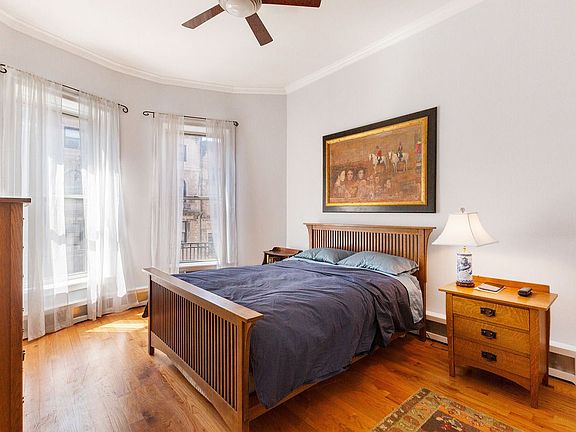 4th image of 325 W 75th St APT 3