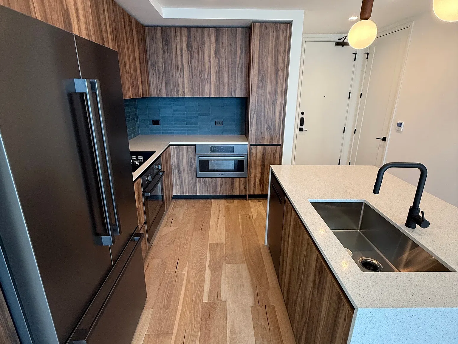 1 bed, 727 sqft, $2,700 — Photo 4