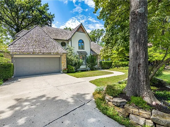 5287 NE Ash Grove Ct, Lees Summit, MO 64064