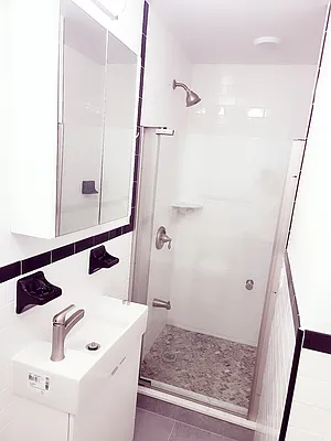 Rented by United Realty Equities | media 35