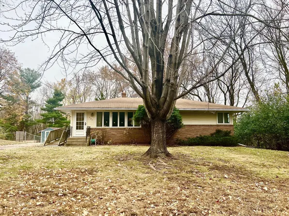 547 Shryer Ave W, Roseville, MN 55113