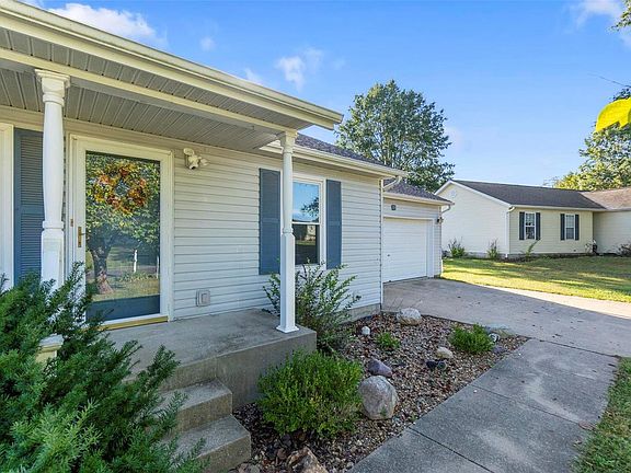 4th image of 240 Melissas Dr