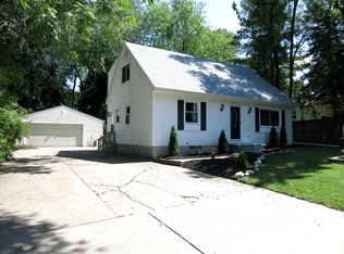5917 Hilliard Rd, Lansing, MI 48911