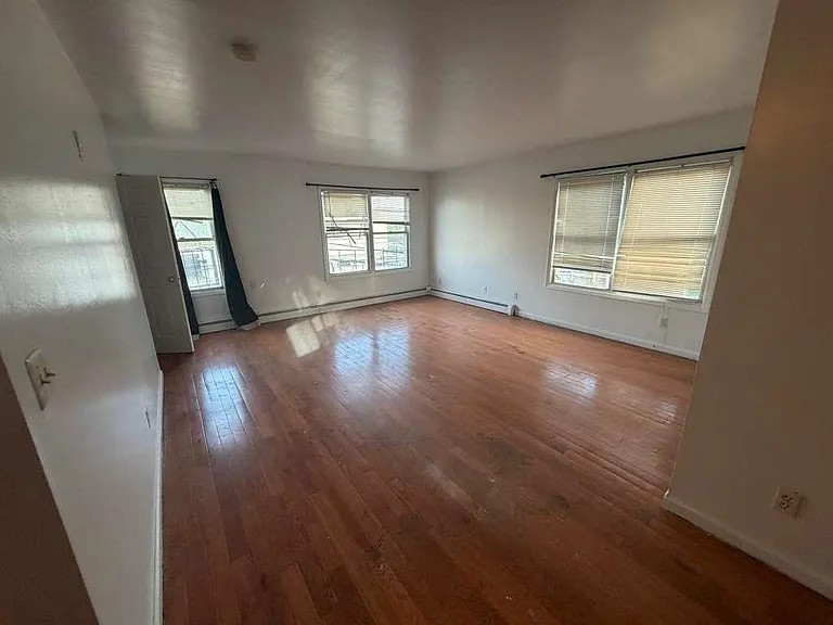 703 Garfield Ave — Photo 2