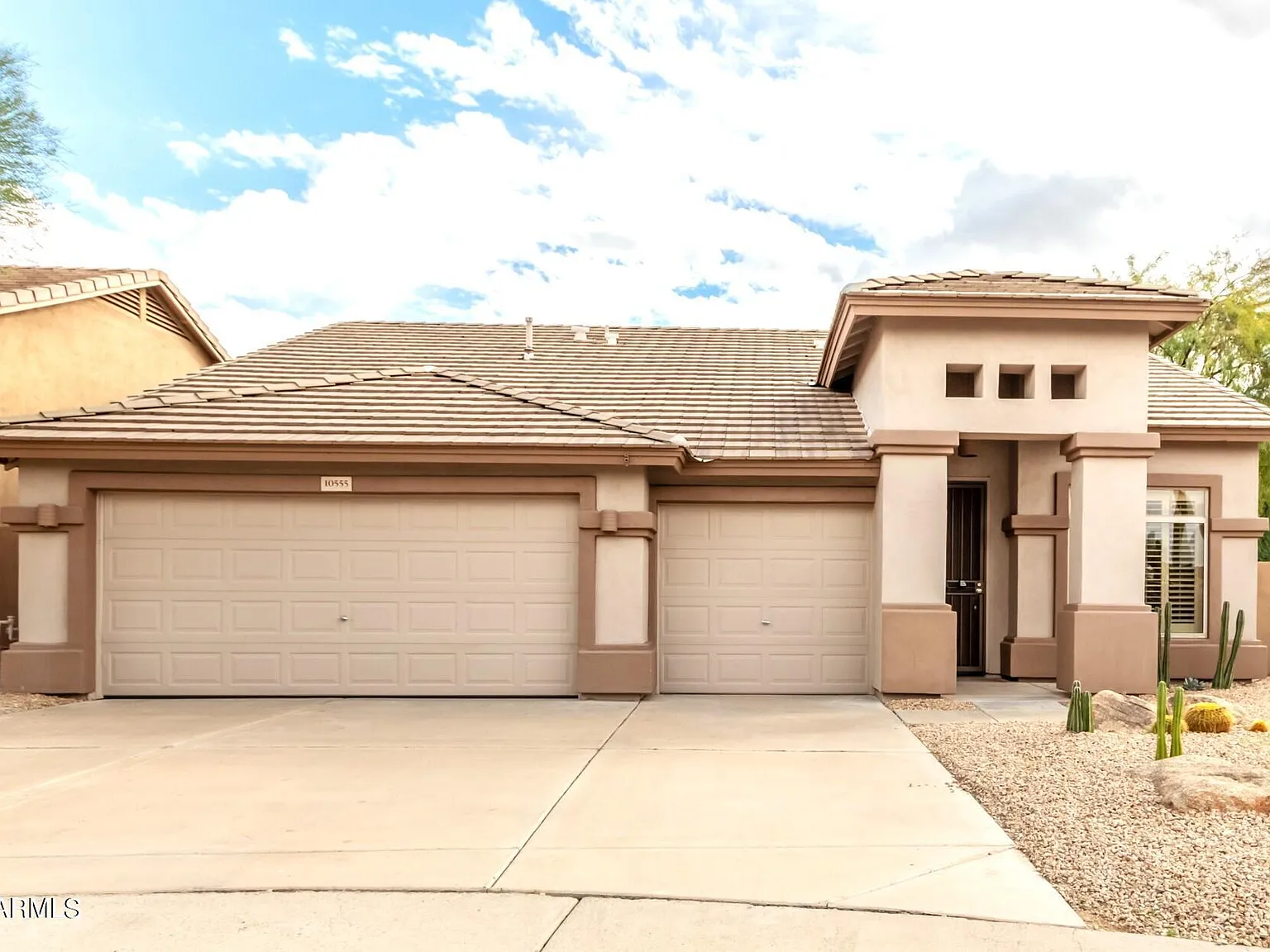 4 bed, 2.0 bath, 1972 sqft, $4,000 — Photo 1