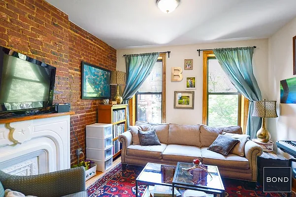 Rented by Bond New York | media 23