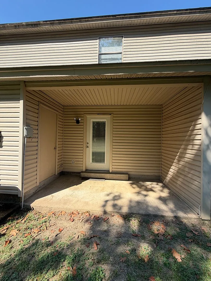 Townhouse available — Photo 1
