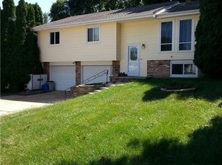 2927 Leawood Dr, Bellevue, NE 68123
