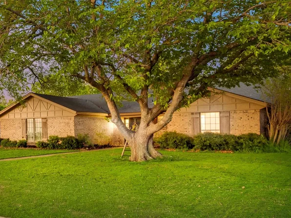 915 Stonelake Dr, Cleburne, TX 76033