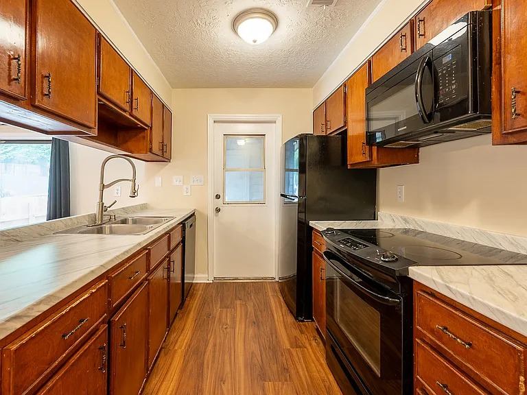 3101 Village West Dr — Photo 8