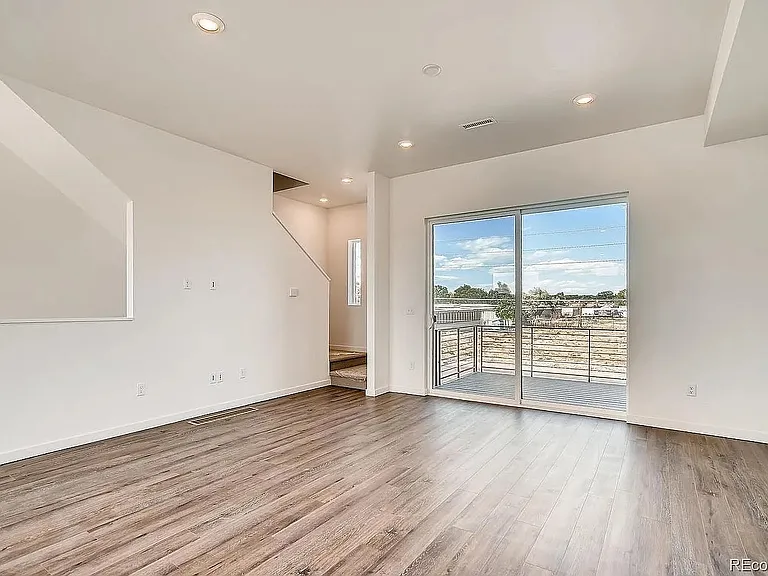 6770 Raritan Dr — Photo 17