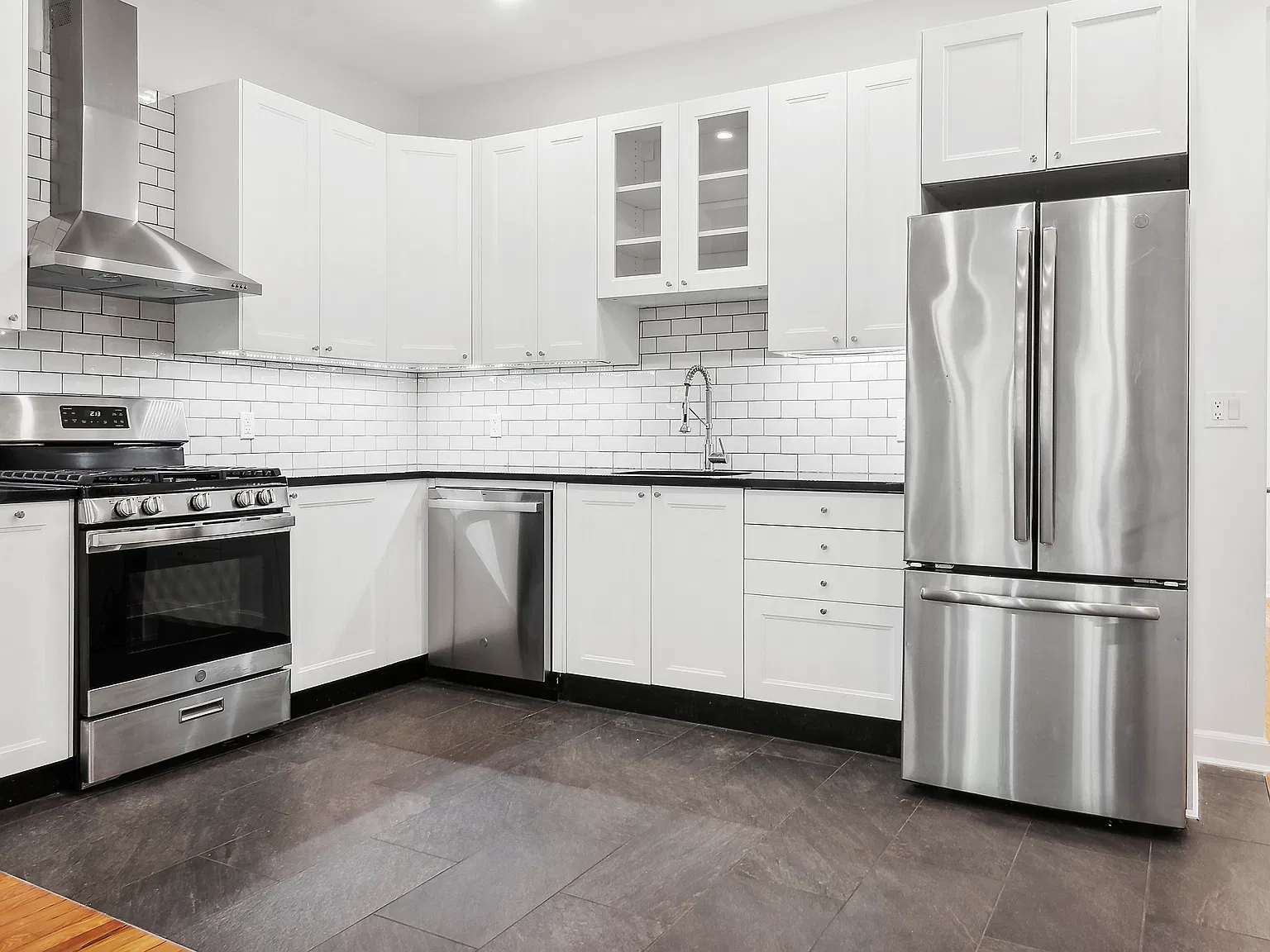 376 Clinton Street — Photo 3