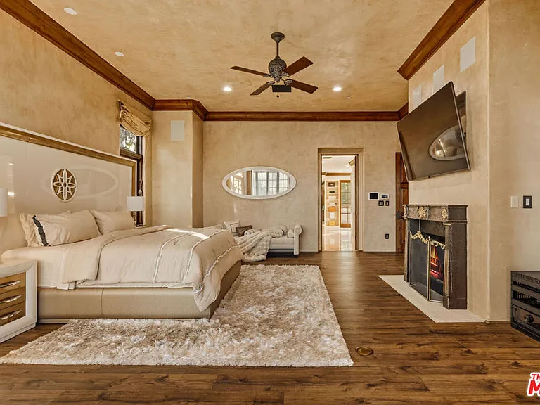 2374 Earls Ct — Photo 35
