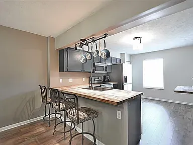 1210 Canterbury Dr — Photo 4