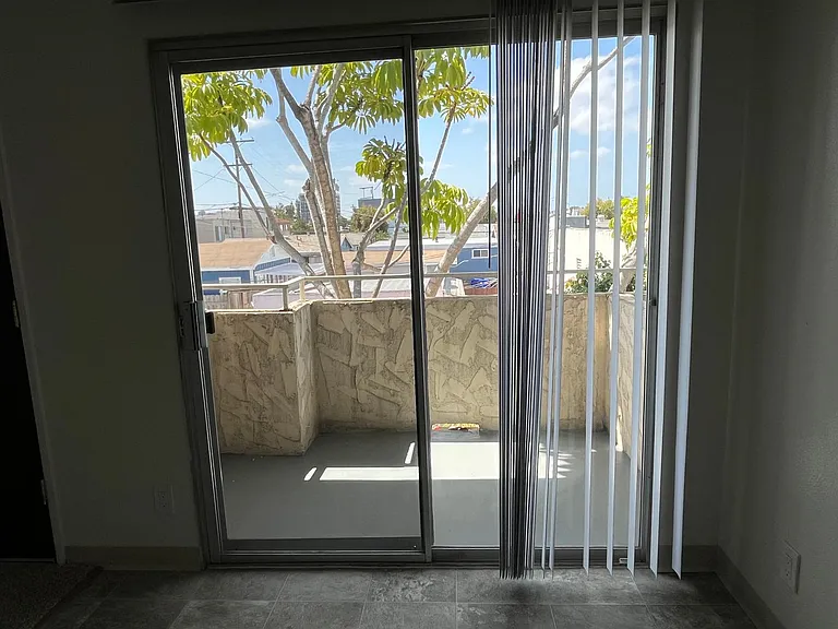 4377 Marlborough Ave — Photo 5