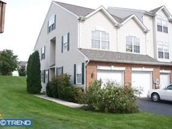 132 Hunt Club Dr, Collegeville, PA 19426