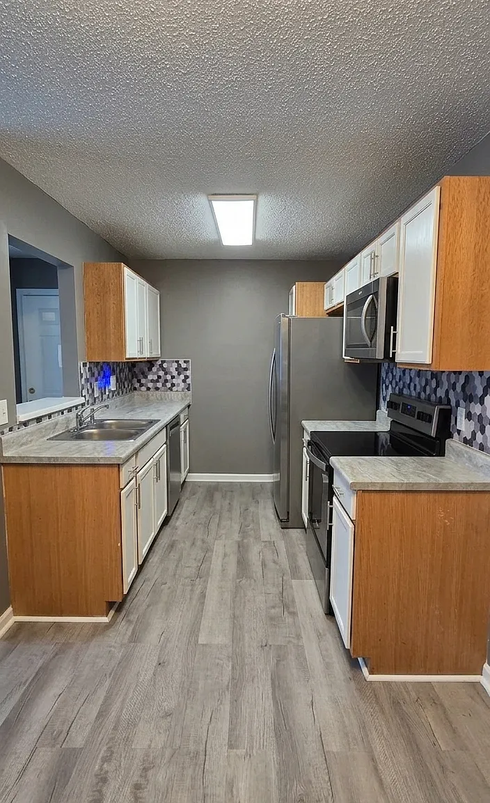 3 bed, 1200 sqft, $1,500 — Photo 2