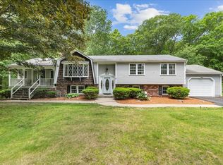 9 Oak Hill Rd, Mendon, MA 01756
