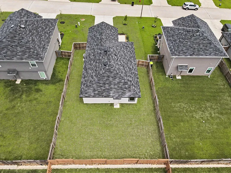 40839 Hawthorne Glades St — Photo 38