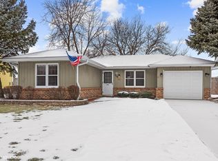 908 Shady Ln, Aurora, IL 60506