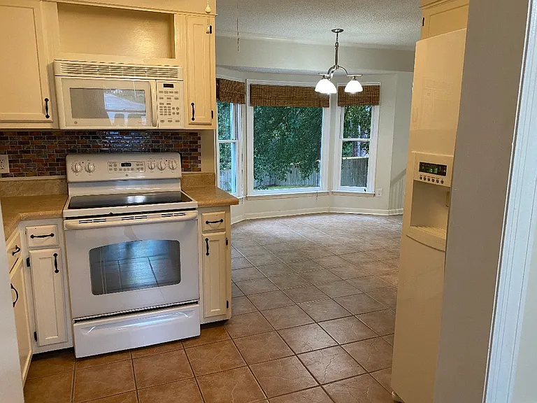 6337 Lakehaven Dr — Photo 9